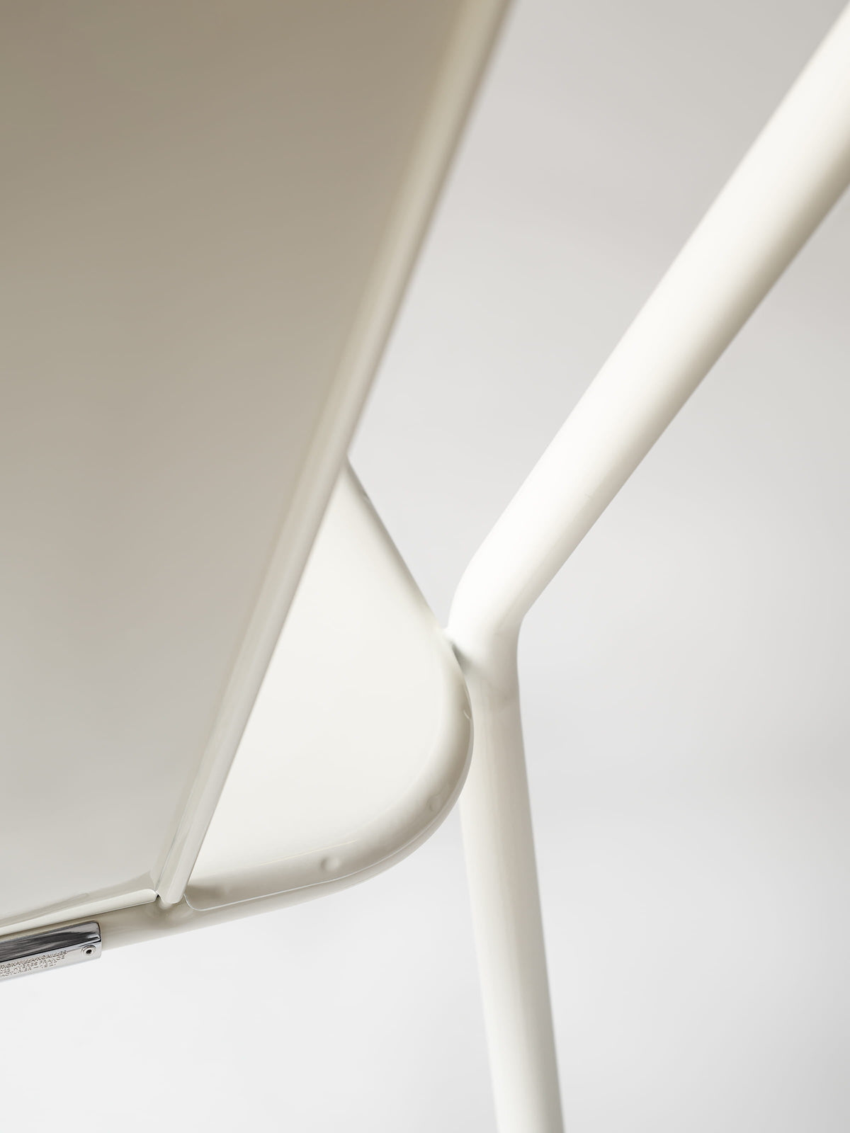 T37 Chair - Dark Black