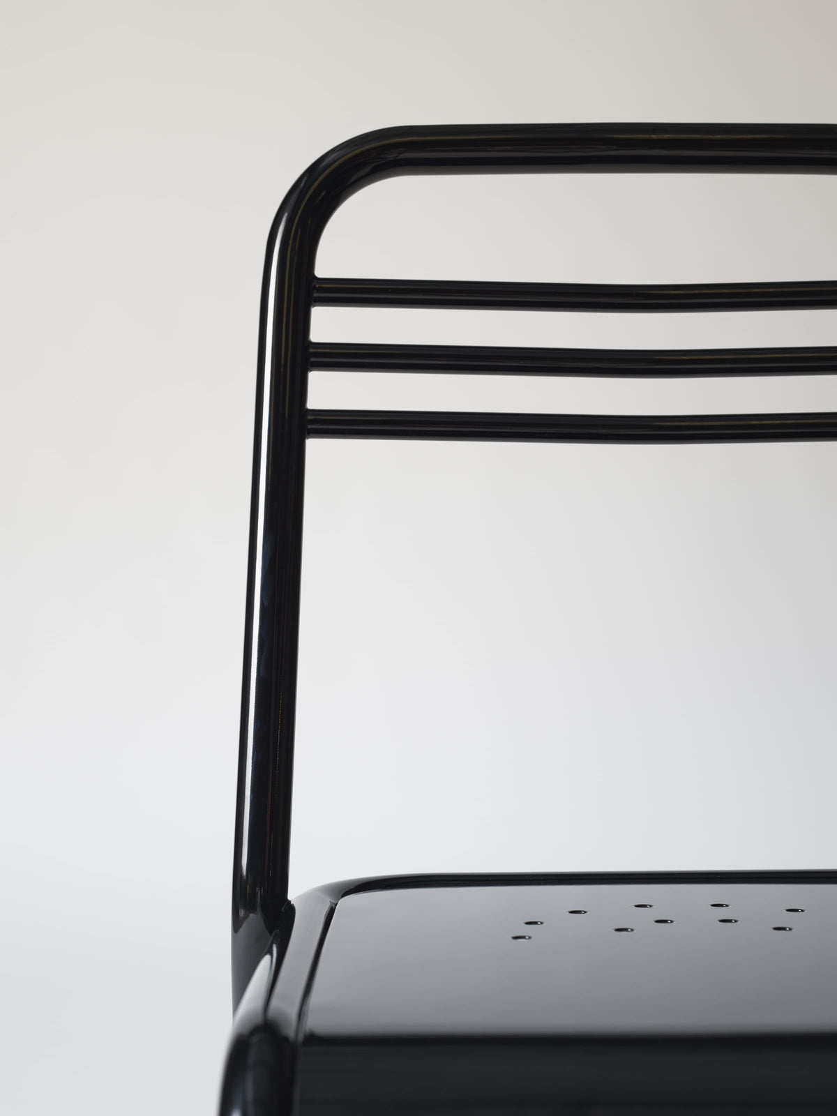 UD Chair - Dark Black