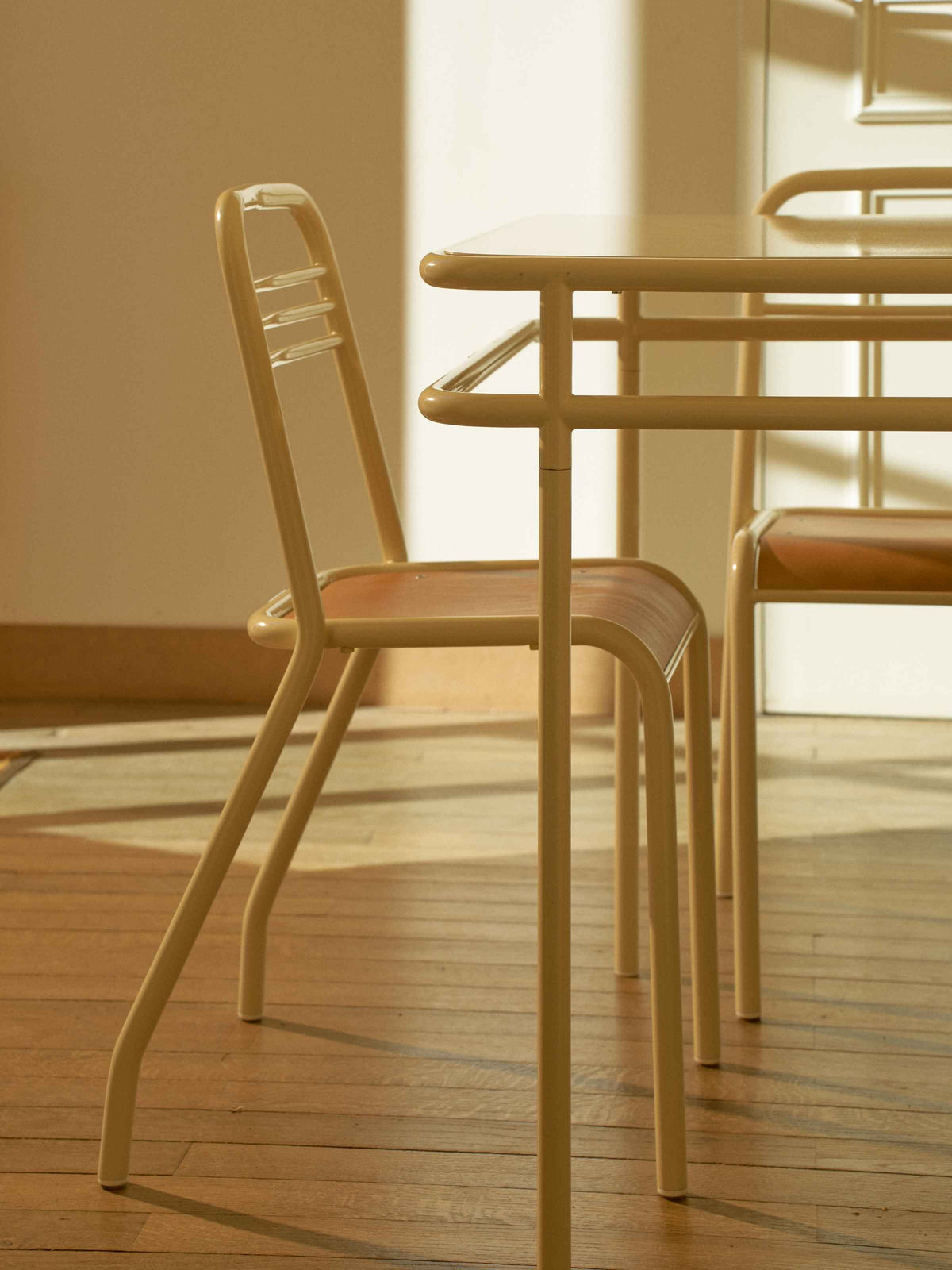 UD wood seat Chair - Pearly White