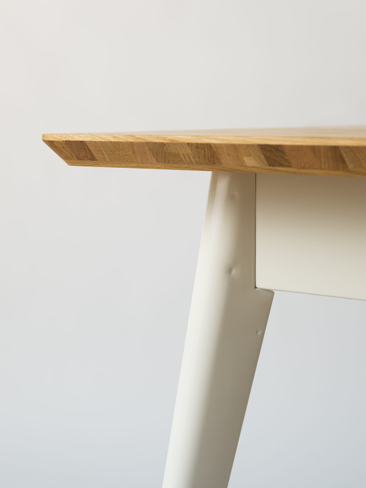 55 70x70 / natural oak top Café Table - Pure White