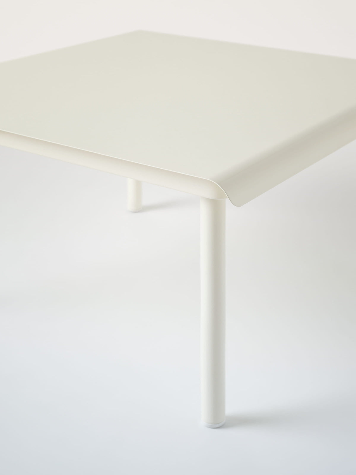 55 70x70 / natural oak top Café Table - Dark Black
