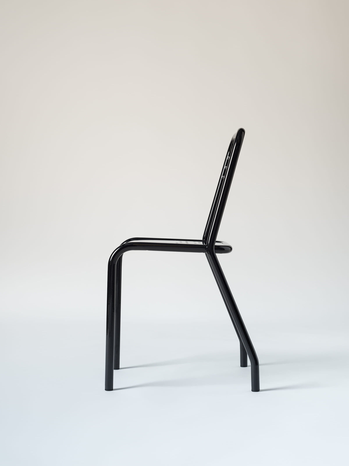 UD Chair - Dark Black