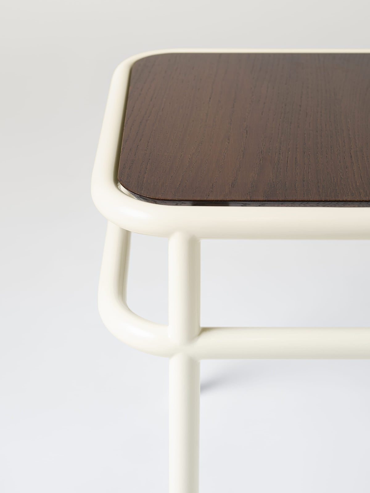UD / walnut-stained oak top Side Table - Dark Black