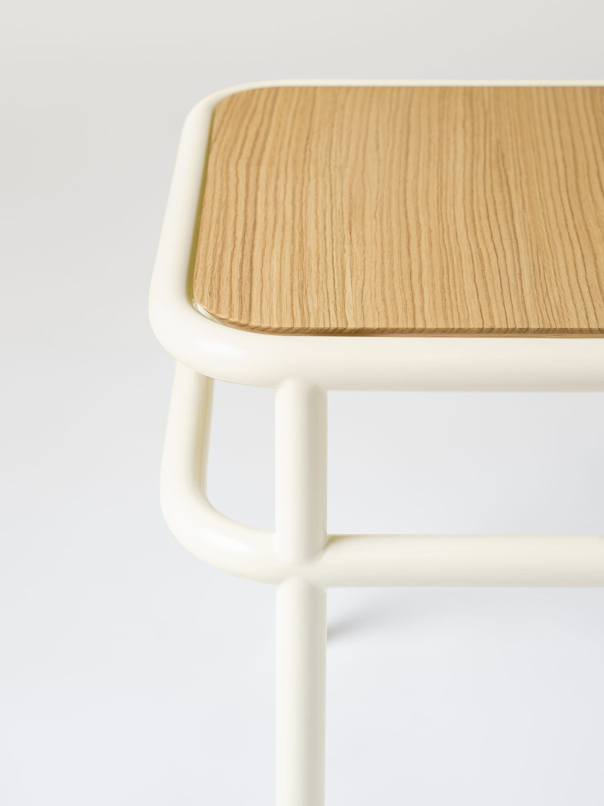 UD / natural oak top Side Table - Dark Black