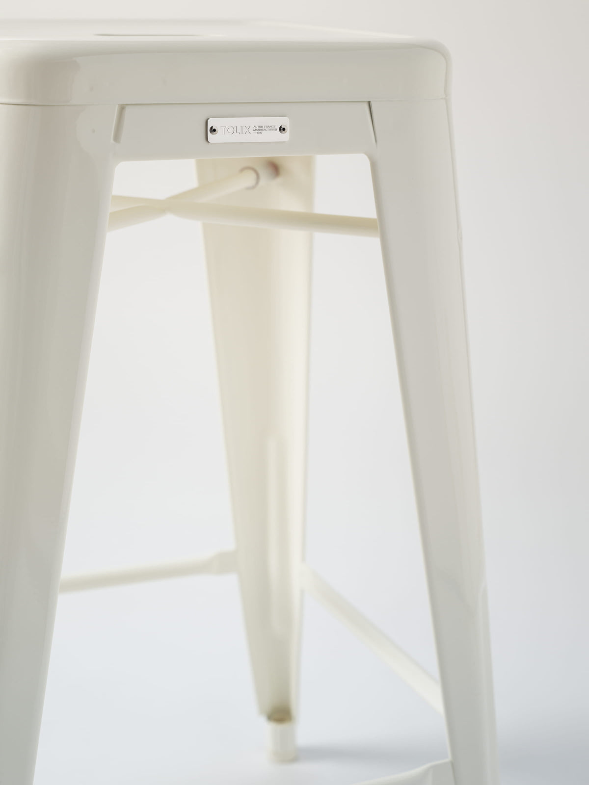 H75 Stool - Dark Black