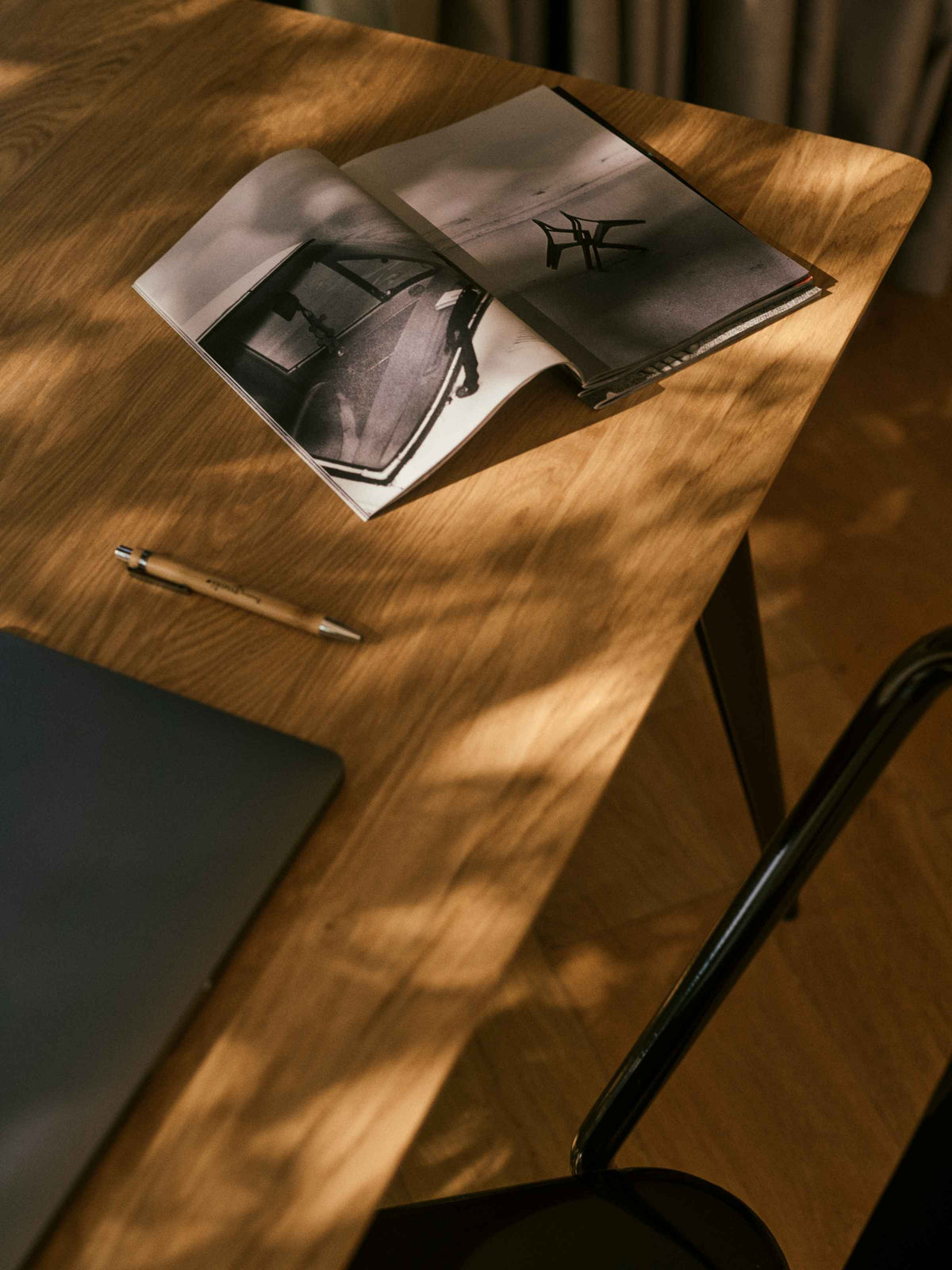 55 200x95 / natural oak top Table - Dark Black