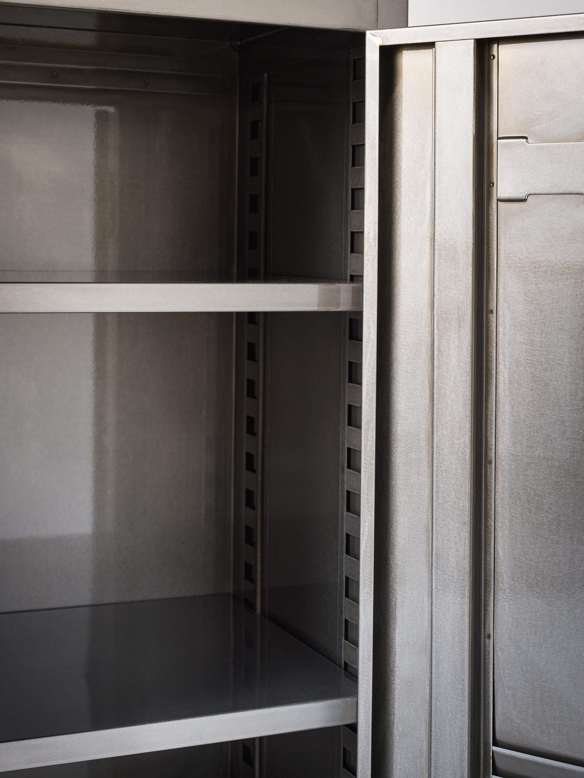 Low Locker B1 - Raw Varnished