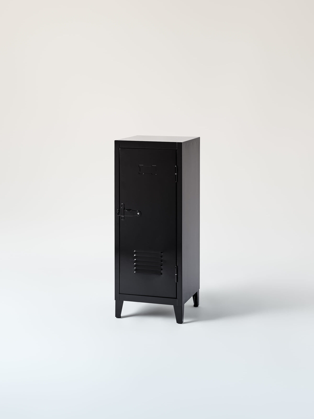 Low Locker B1 - Dark Black